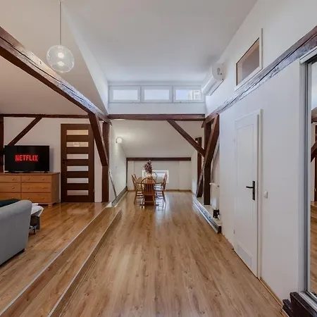 Quiet Loft Michalowskiego Street *
