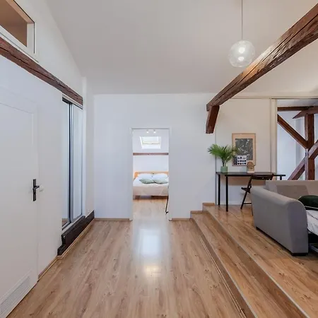 아파트 Quiet Loft Michalowskiego Street 크라쿠프