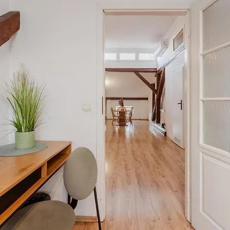 Quiet Loft Michalowskiego Street Apartamento Cracóvia
